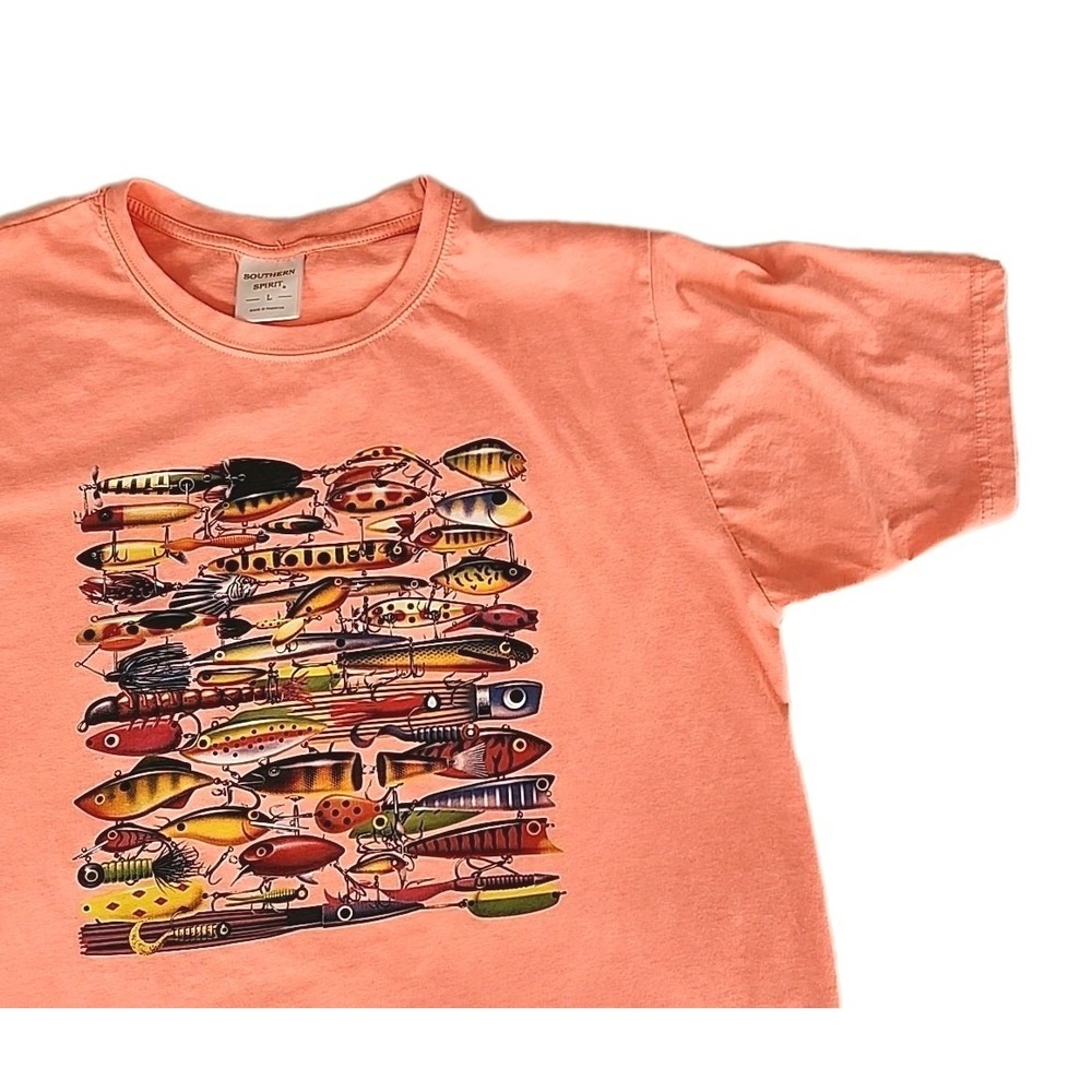 Southern Spirit Men's Large "Lured" Fish Graphic-Jon Wright Salmon Short Sleeve